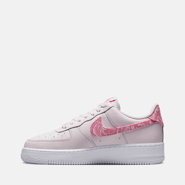 Side medial view of the Nike Women's Air Force 1 '07.