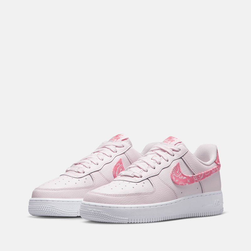 Front/side view of the Nike Women's Air Force 1 '07.