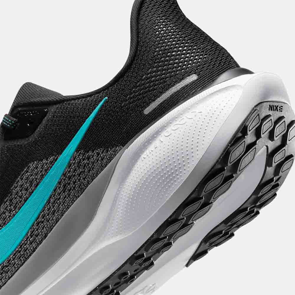 Up close, rear view of the Men's Nike Pegasus 41 Running Shoes.