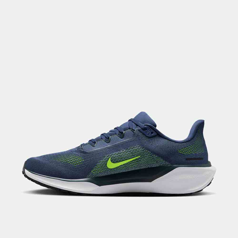 Side medial view of the Men's Nike Air Zoom Pegasus 41.