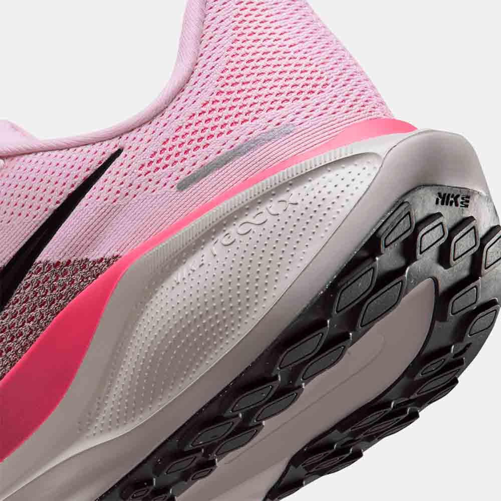 Up close, rear view of the Men's Nike Pegasus 41.