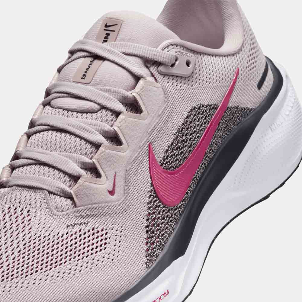 Up close, front view of the Women's Nike Pegasus 41.