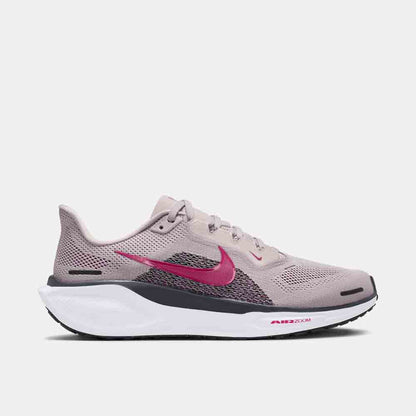 Side view of the Women's Nike Pegasus 41.