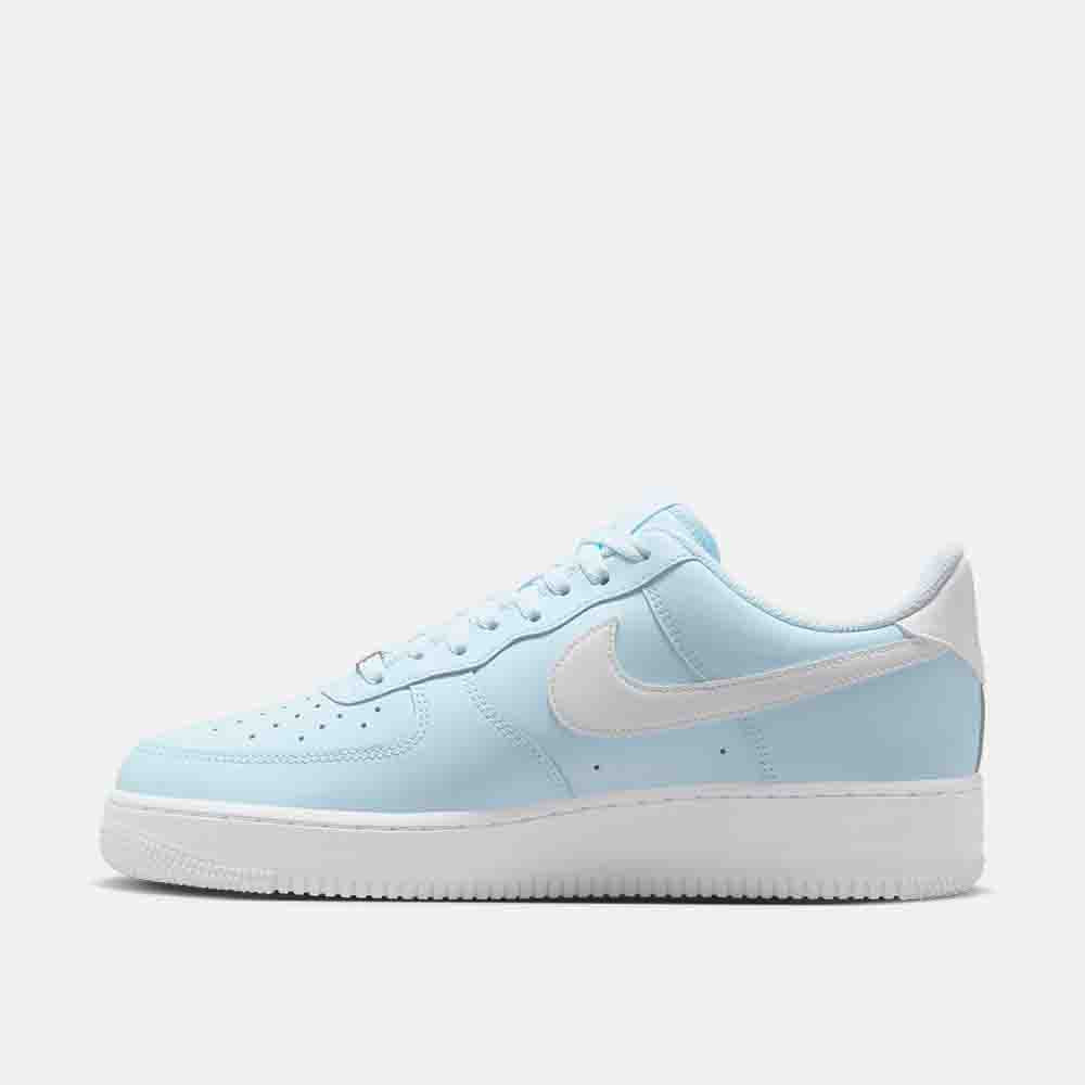Side medial view of the Men's Nike Air Force 1 '07.
