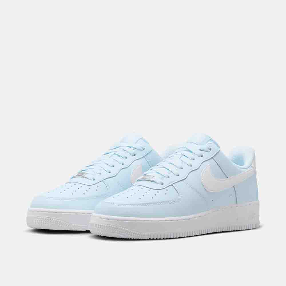 Front view of the Men's Nike Air Force 1 '07.