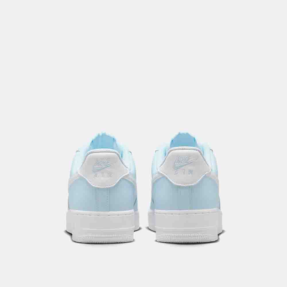 Rear view of the Men's Nike Air Force 1 '07.