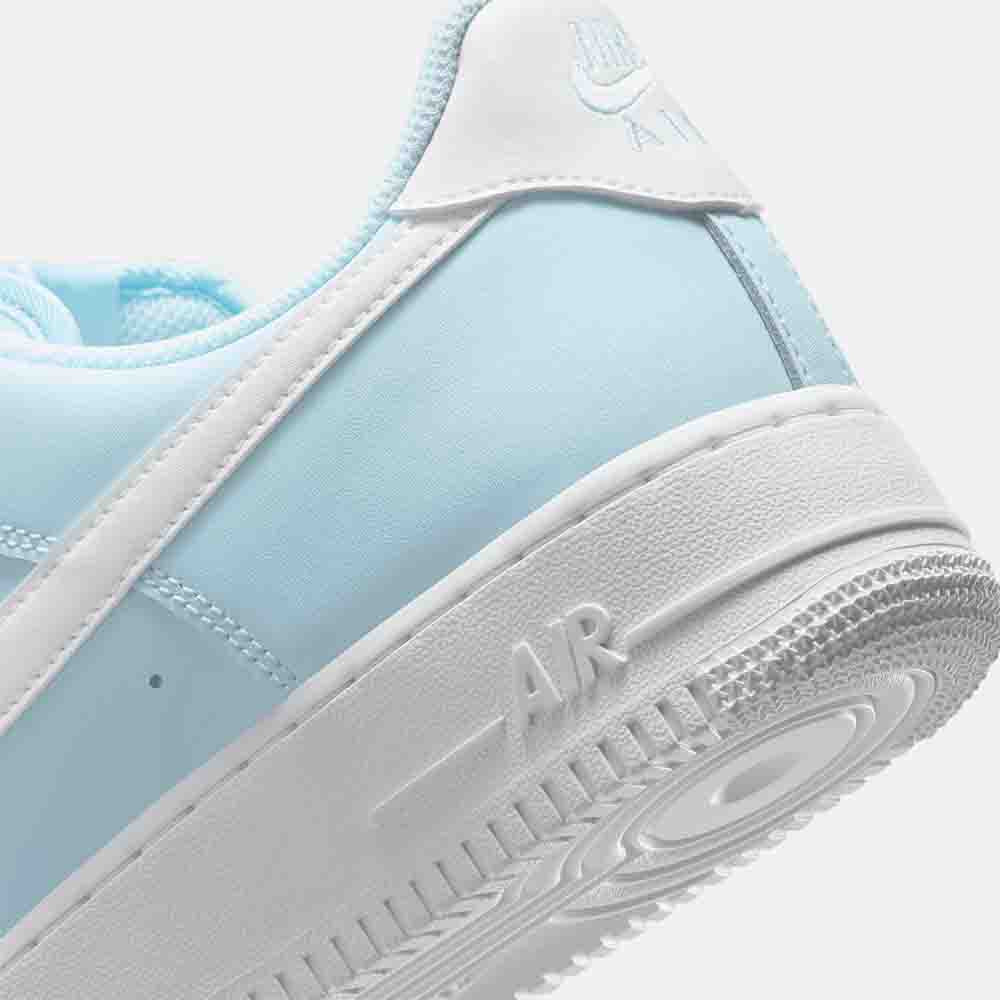 Up close, rear view of the Men's Nike Air Force 1 '07.