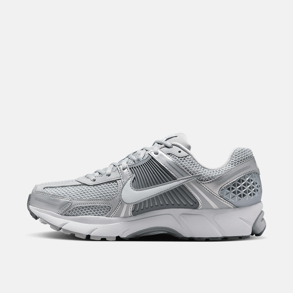 Side medial view of the Nike Zoom Vomero 5.