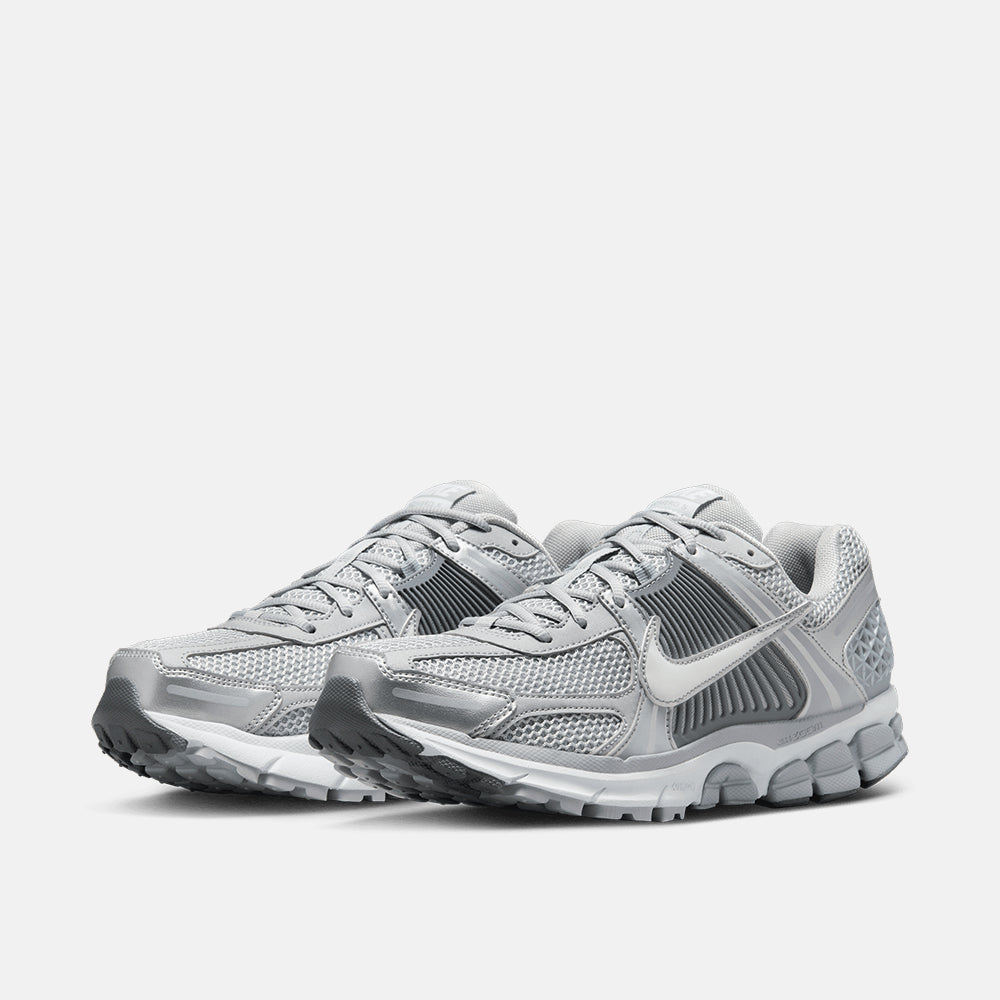 Front/side view of the Nike Zoom Vomero 5.