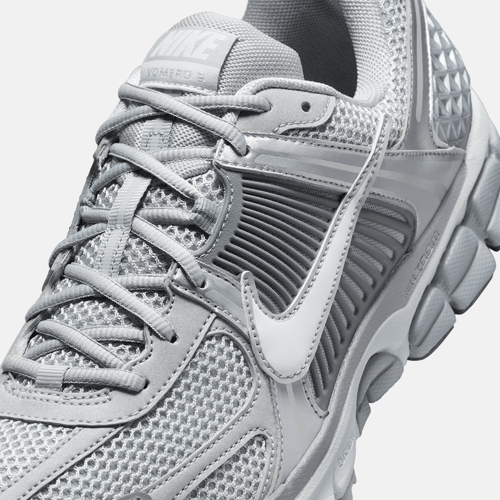 Up close, front view of the Nike Zoom Vomero 5.
