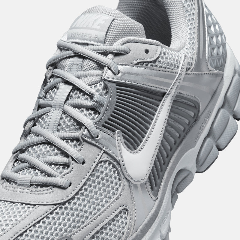 Up close, front view of the Nike Zoom Vomero 5.