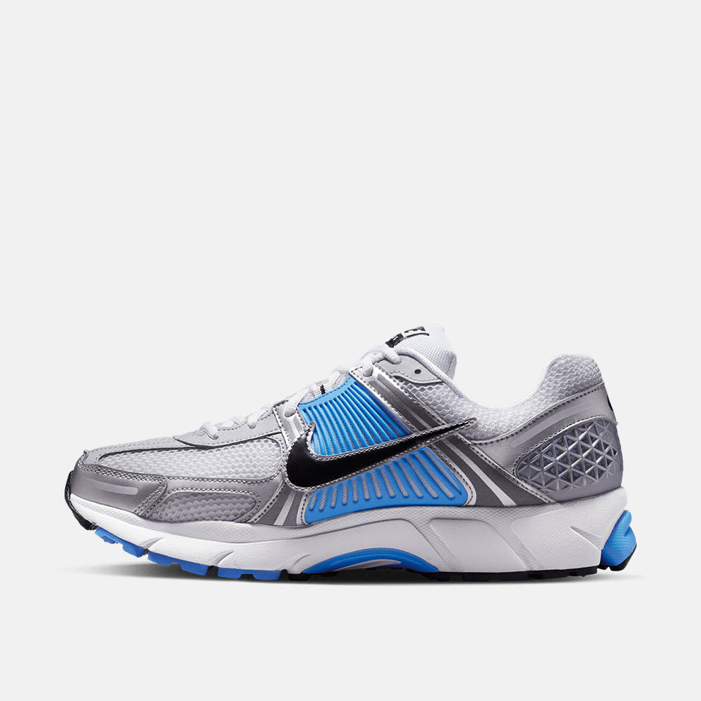 Side medial view of the Nike Zoom Vomero 5.