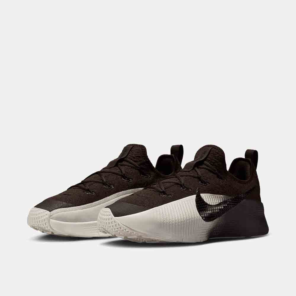 Front/side view of the Nike LeBron TR 1.