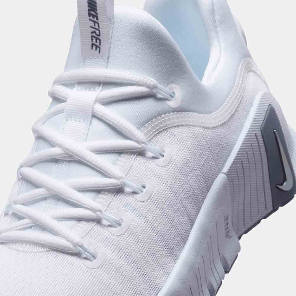 Up close, front view of the Women's Nike Free Metcon 6.