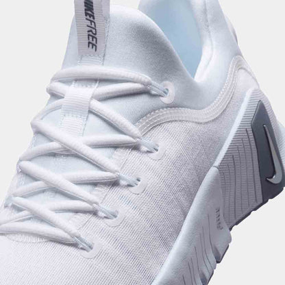 Up close, front view of the Women's Nike Free Metcon 6.