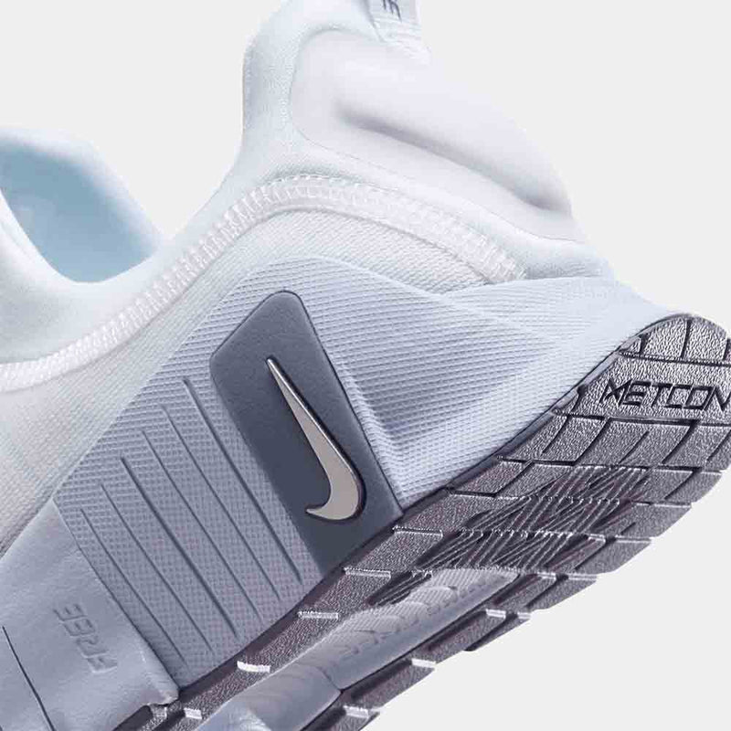 Up close, rear view of the Women's Nike Free Metcon 6.