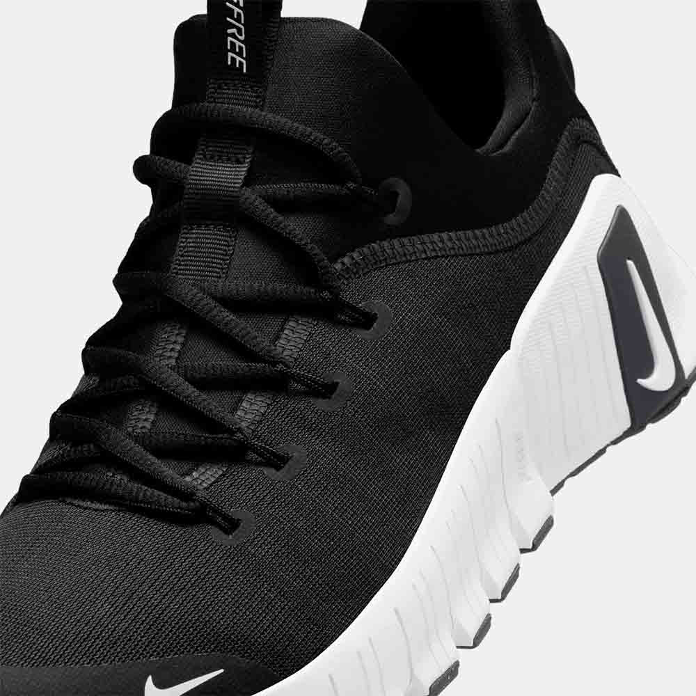 Up close, front view of the Men's Nike Free Metcon 6.