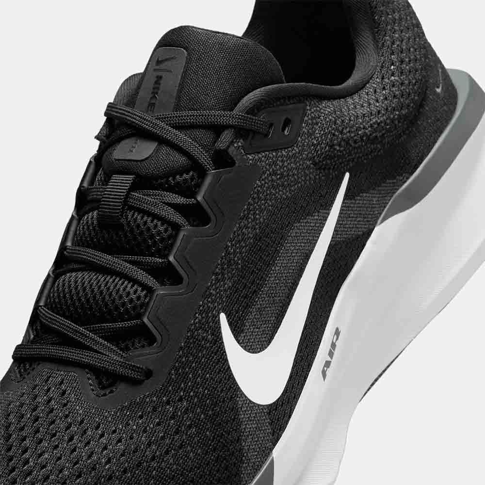 Up close, front view of the Men's Nike Winflo 11.