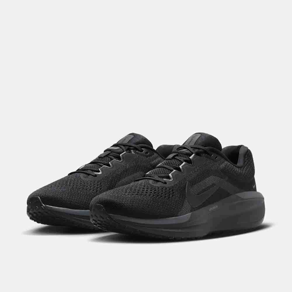 Front view of the Men's Nike Winflo 11.