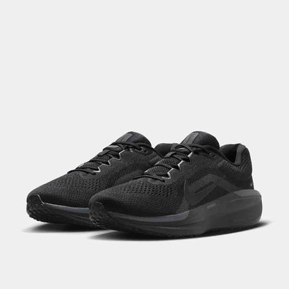 Front view of the Men's Nike Winflo 11.