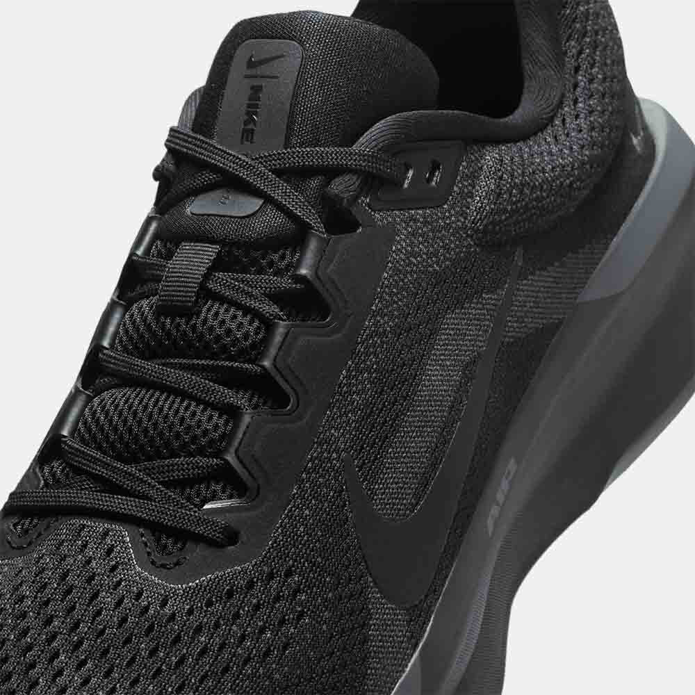 Up close, front view of the Men's Nike Winflo 11.