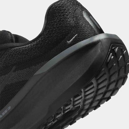 Up close, rear view of the Men's Nike Winflo 11.
