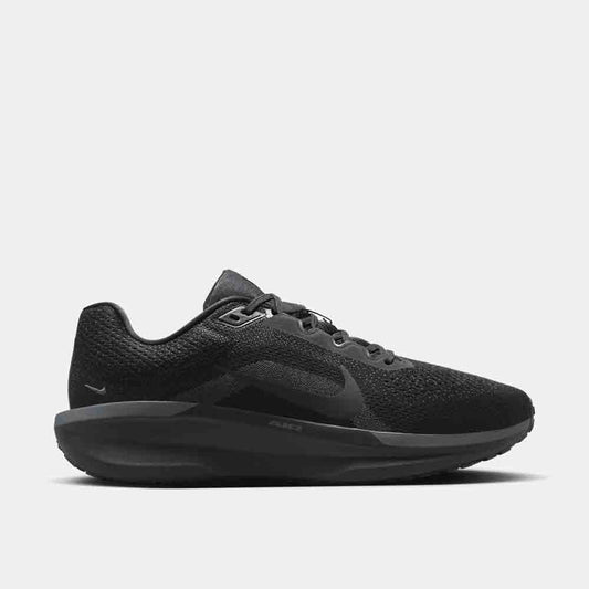 Side view of the Men's Nike Winflo 11. 