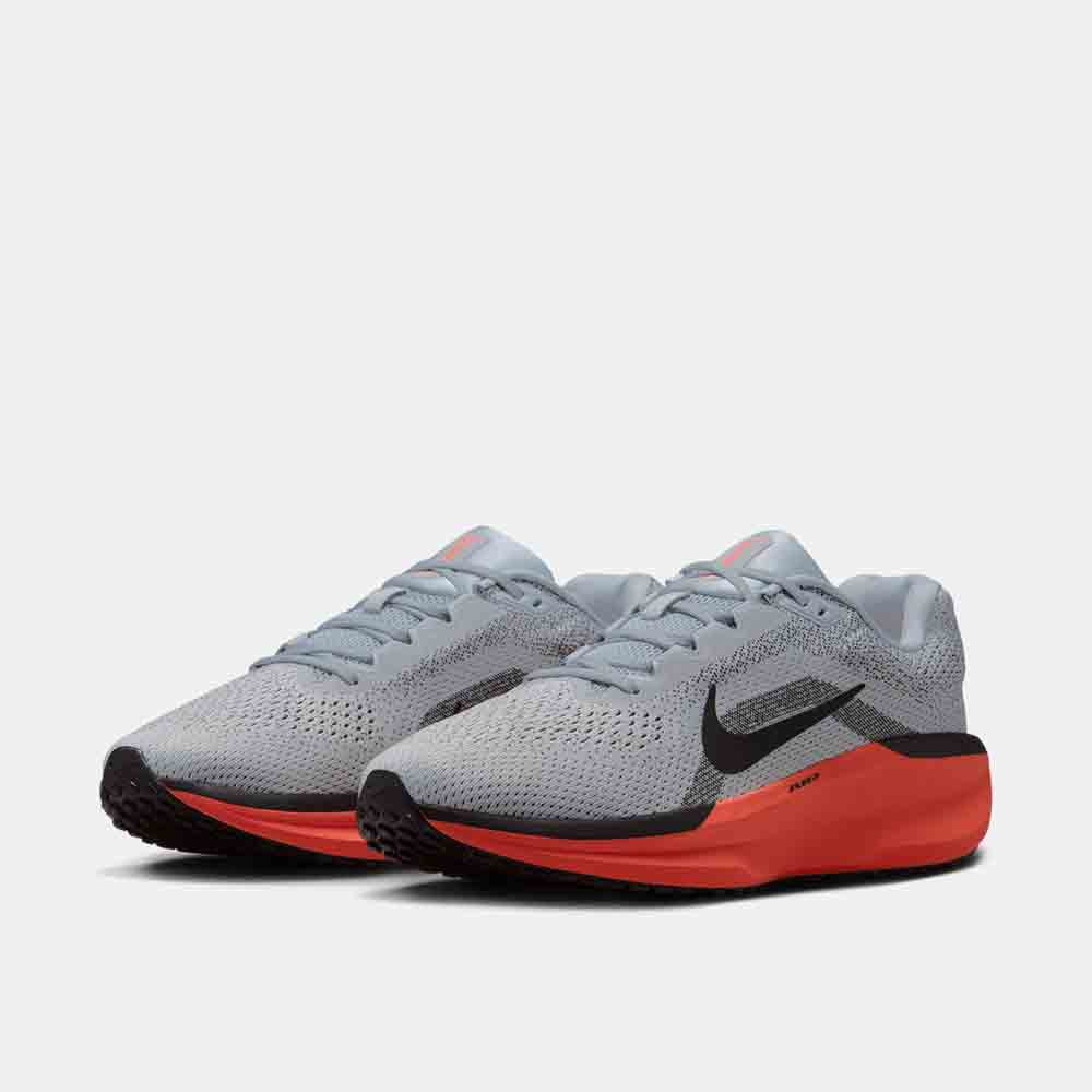 Front view of the Men's Nike Winflo 11.