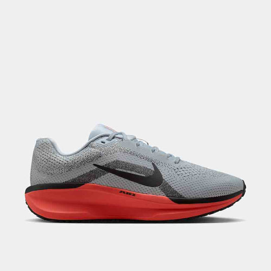 Side view of the Men's Nike Winflo 11.