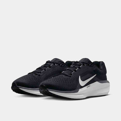 Front view of the Women's Nike Winflo 11.
