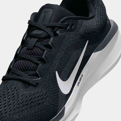 Up close, front view of the Women's Nike Winflo 11.