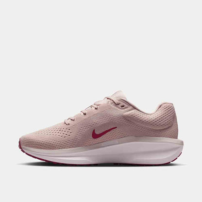Side medial view of the Women's Nike Winflo 11.