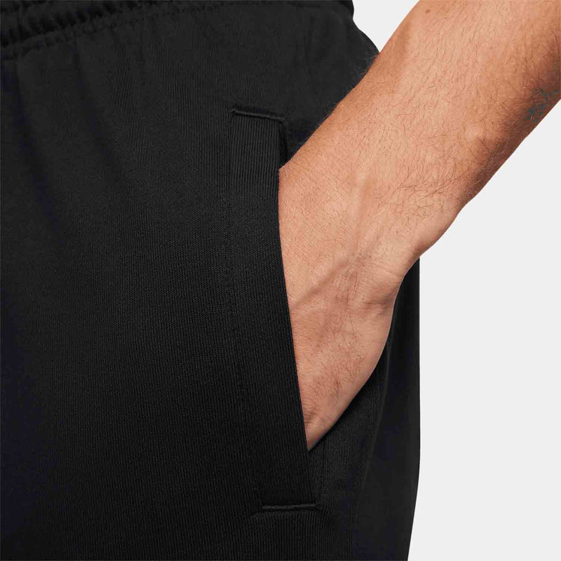 Up close view of pocket on the Nike Men's Dri-FIT Jogger Basketball Pants.