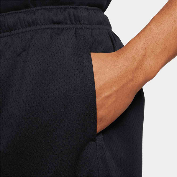 Up close view of pocket on the Men's Mesh Flow Shorts.