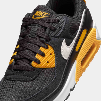 Up close, front view of the Nike Men's Air Max 90.