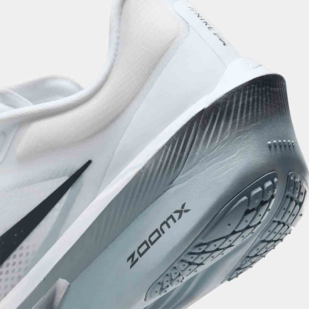 Up close, rear view of the Men's Nike Zoom Fly 6.