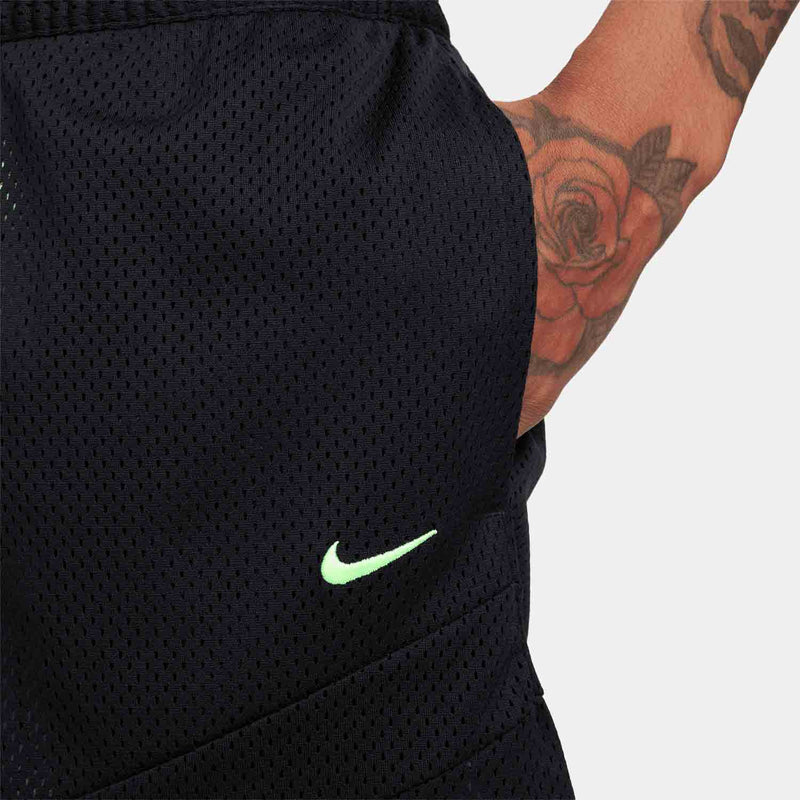 Up close view of the pocket on the Nike Men's Dri-FIT 2-in-1 4" Basketball Shorts.