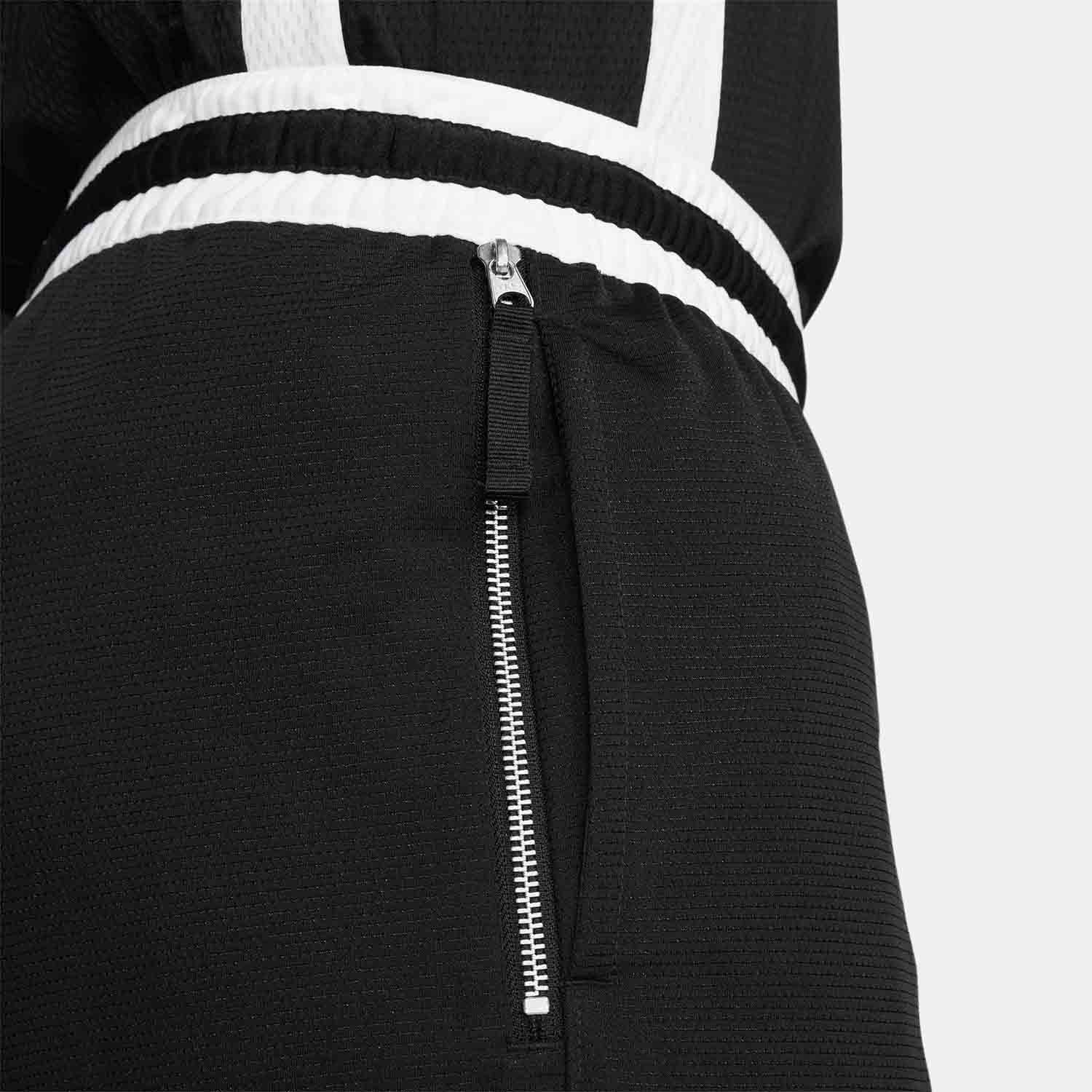 Up close view of pocket on the Nike Men's Dri-FIT DNA 6" Basketball Shorts.