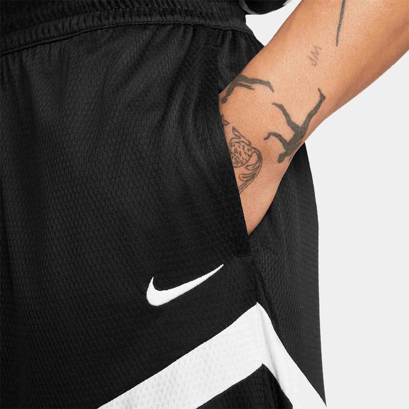 Up close pocket view on the Nike Men's Dri-FIT 6" Basketball Shorts.