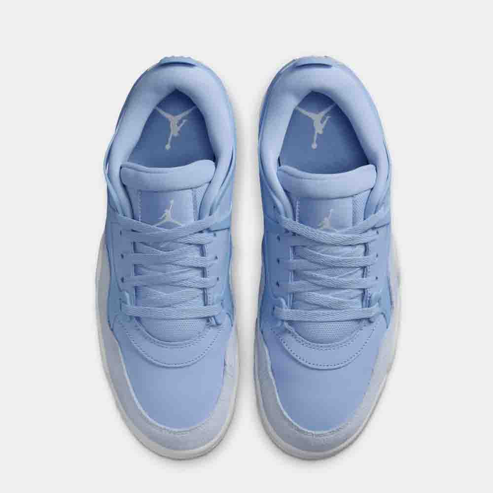 Top view of the Women's Air Jordan 4 RM.