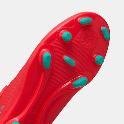 Bottom view of the Nike Kids' Mercurial Vapor 16 Club Soccer Cleats.