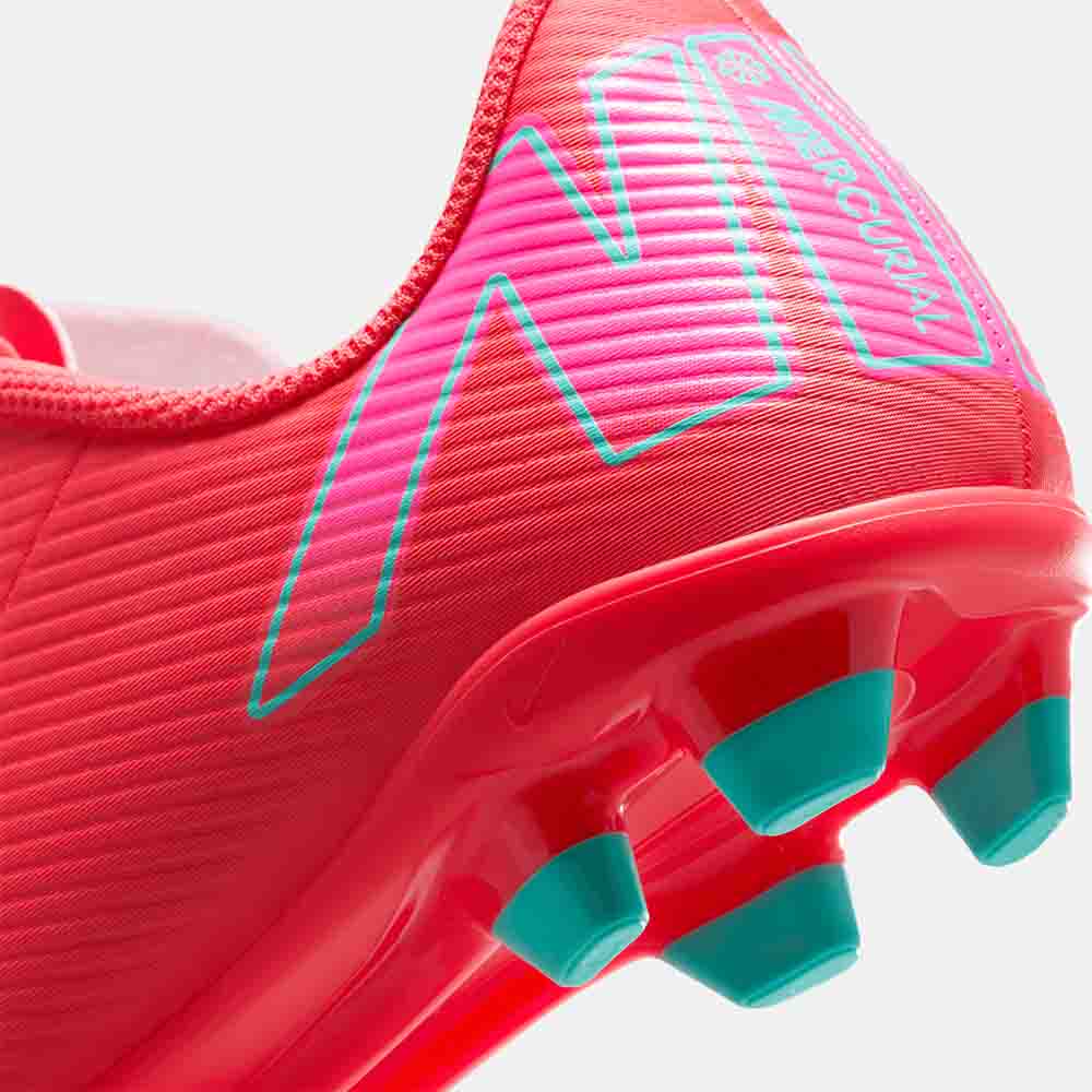 Up close, rear view of the Nike Kids' Mercurial Vapor 16 Club Soccer Cleats.