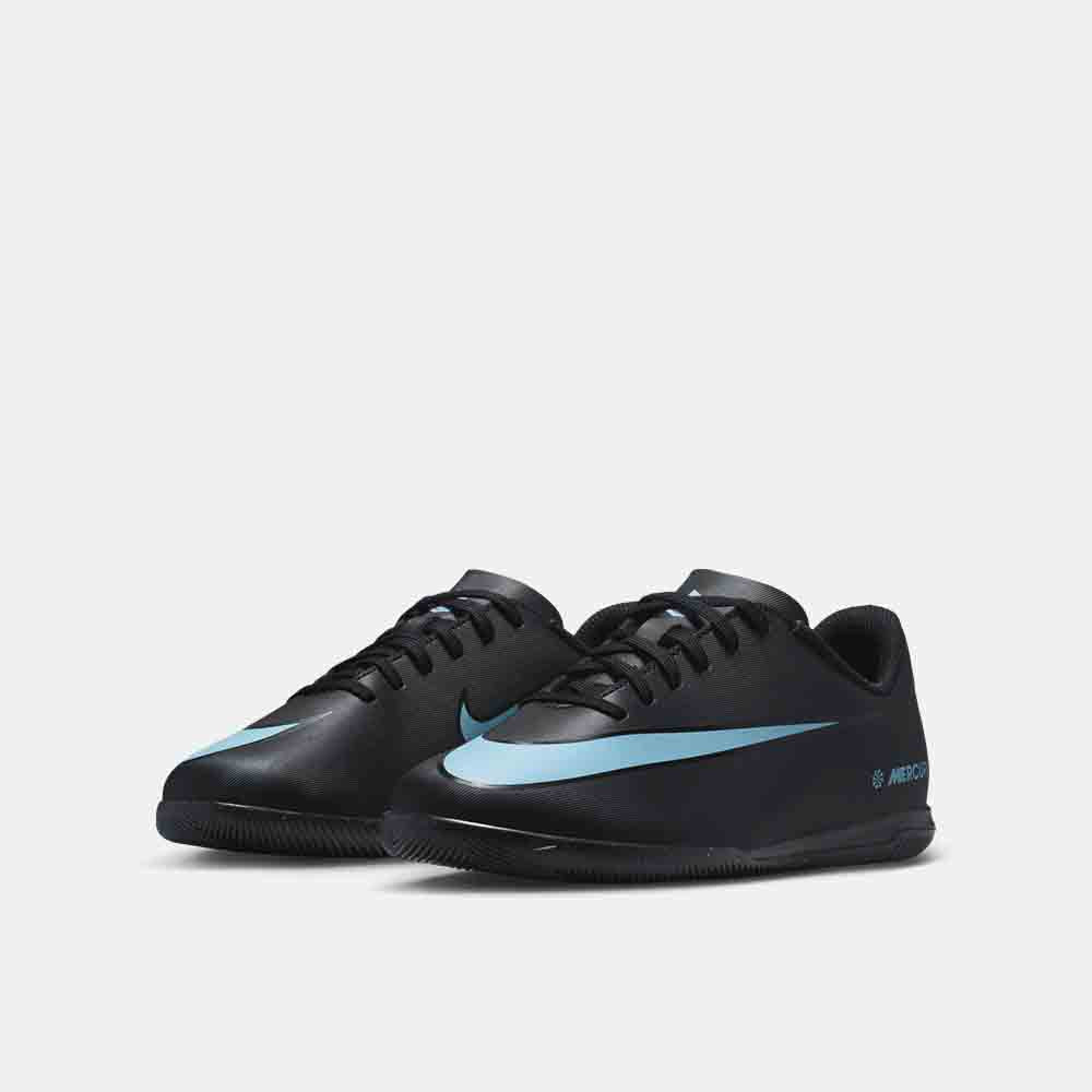 Front view of the Nike Jr. Mercurial Vapor 16 Club Indoor Soccer Shoes.