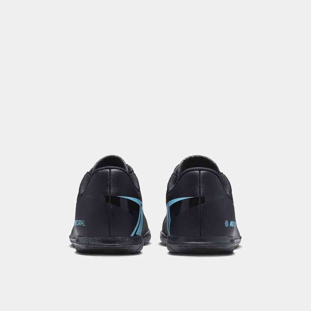 Rear view of the Nike Jr. Mercurial Vapor 16 Club Indoor Soccer Shoes.