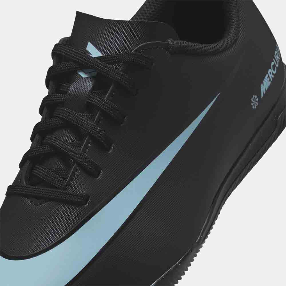 Up close, front view of the Nike Jr. Mercurial Vapor 16 Club Indoor Soccer Shoes.