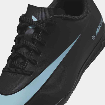 Up close, front view of the Nike Jr. Mercurial Vapor 16 Club Indoor Soccer Shoes.