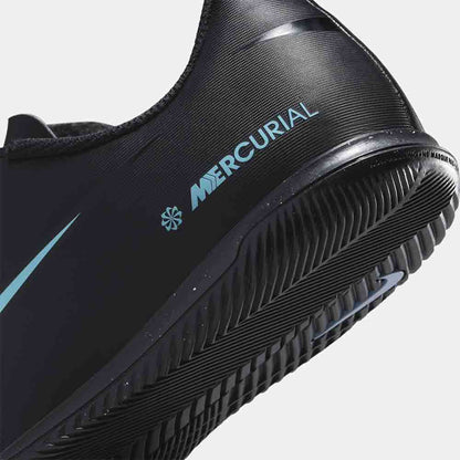 Up close, rear view of the Nike Jr. Mercurial Vapor 16 Club Indoor Soccer Shoes.