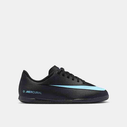 Side view of the Nike Jr. Mercurial Vapor 16 Club Indoor Soccer Shoes.
