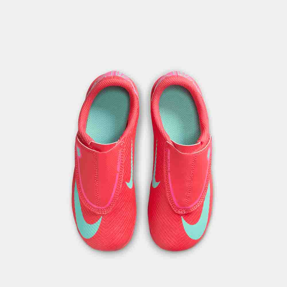 Top view of the Nike Kids' Mercurial Vapor 16 Club Soccer Cleats.