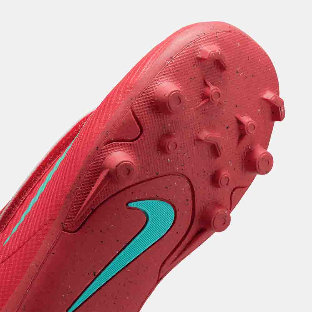Bottom view of the Nike Kids' Mercurial Vapor 16 Club Soccer Cleats.
